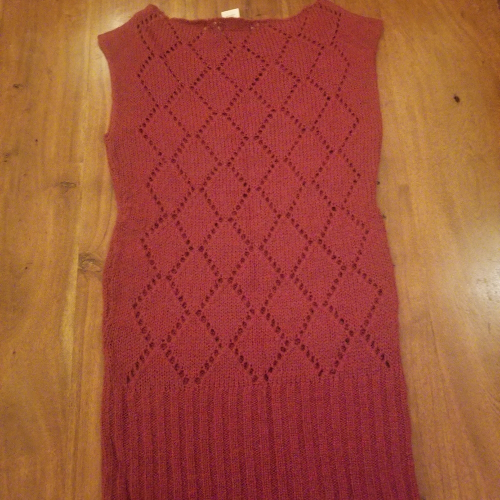 Charlotte Ruse Sleeveles Sweater Tunic